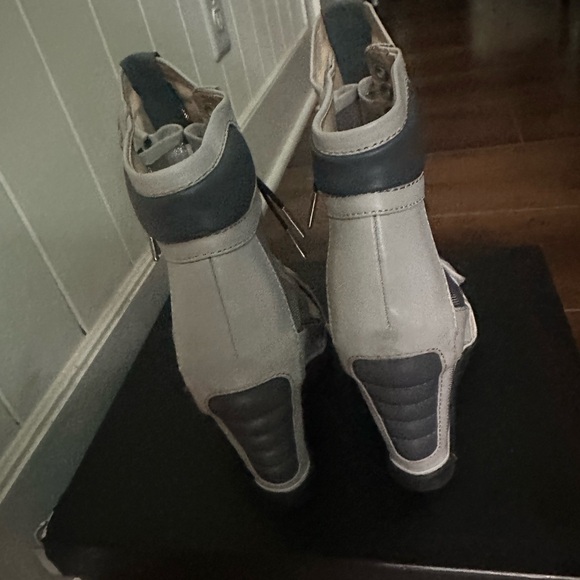 L.A.M.B. Booties - Picture 4 of 7